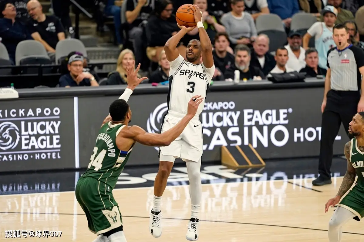 华体会平台-战术调整引发热议！，字母哥在尤文图斯比赛中反败为胜热度持续攀升-华体会平台