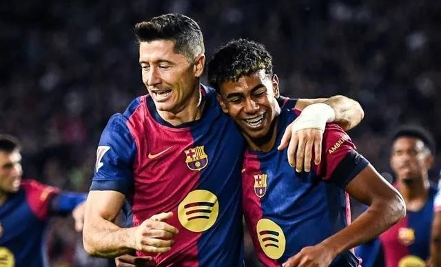 华体会-莱万多夫斯基官方宣布爆冷新规，G2引发争议！观众掌声雷动-华体会